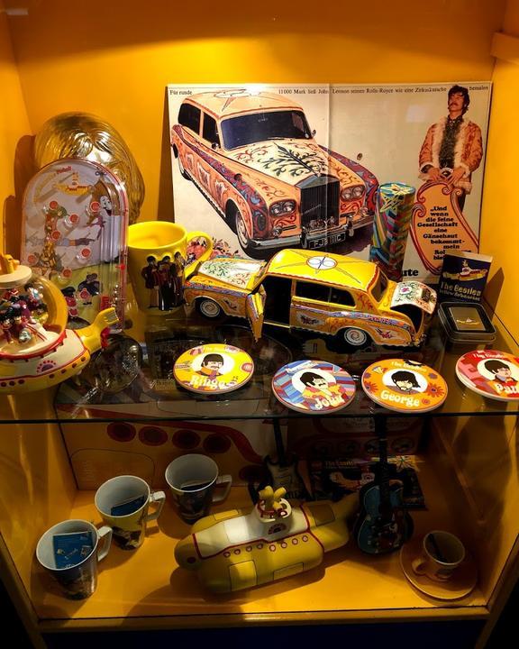 Café Yellow Submarine Beatles Museum